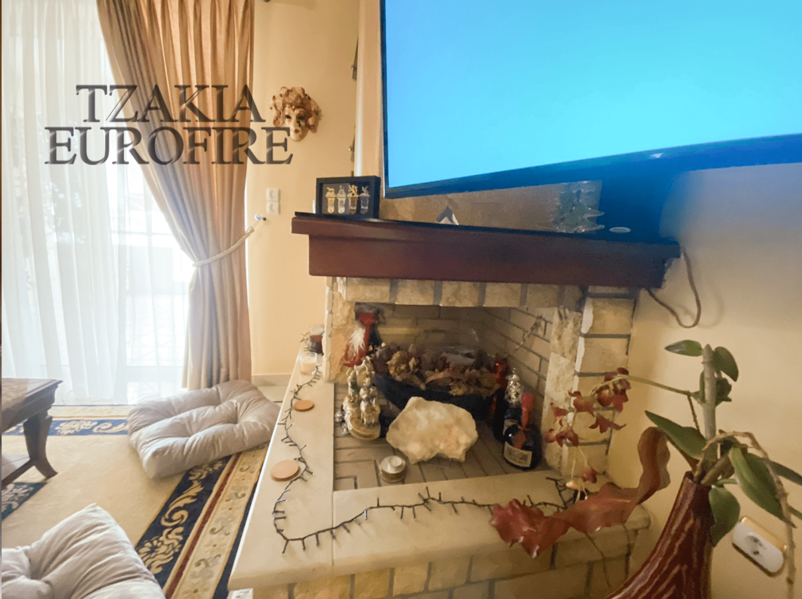 Γωνιακό τζάκι πυρότουβλο δύο όψεων με επένδυση από πέτρα,μαρμαροποδία,εταζέρα ξύλινη και γυψοσανίδα με ράφια στο επάνω μέρος - Image 2